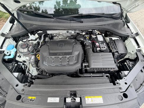 Used 2022 Volkswagen Tiguan SE w/ Panoramic Sunroof Package FWD image 35