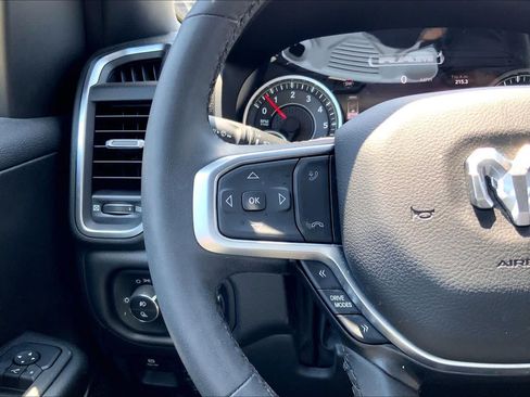 Used 2025 RAM 1500 Big Horn AWD/4WD image 24