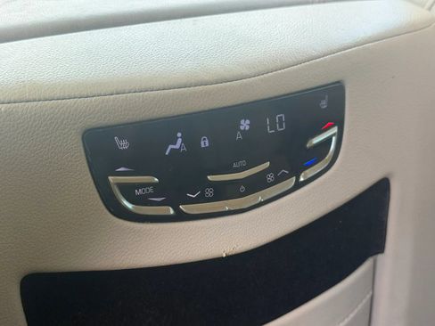 Used 2015 Cadillac Escalade ESV Luxury RWD image 17