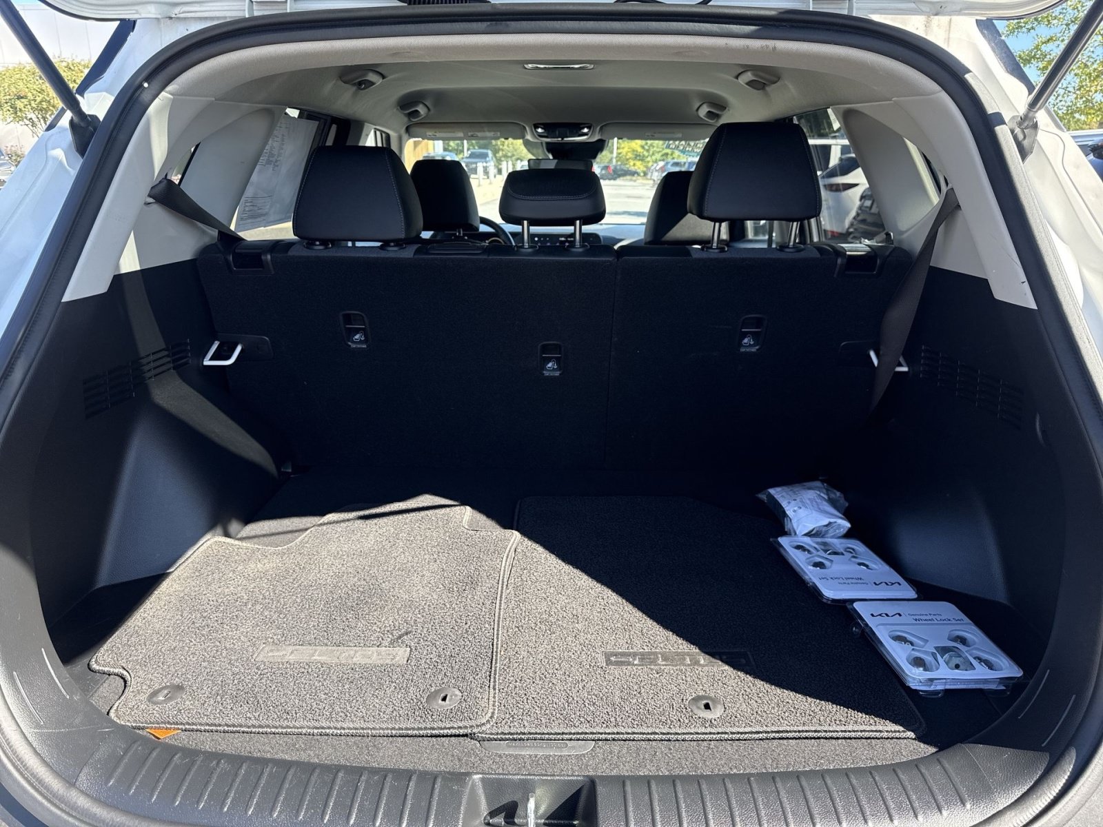 Used 2024 Kia Seltos S AWD/4WD image 25
