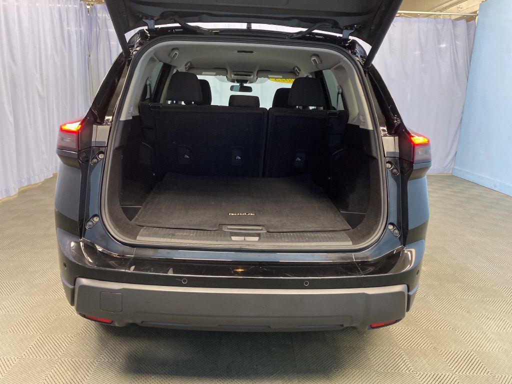 Used 2025 Nissan Rogue SV AWD/4WD image 32