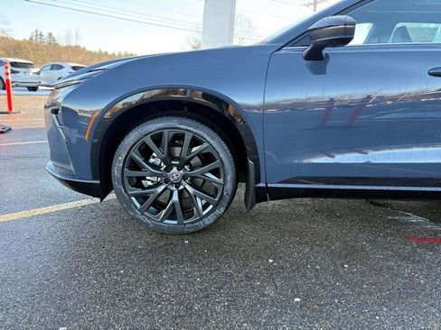 New 2025 Toyota Crown Signia image 2