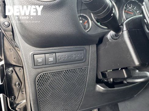 Used 2016 Jeep Wrangler Unlimited Rubicon image 13