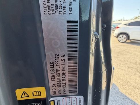 Used 2024 Jeep Gladiator Rubicon AWD/4WD image 34