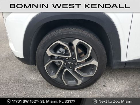 Used 2025 Chevrolet Trax RS w/ Sunroof Package image 11