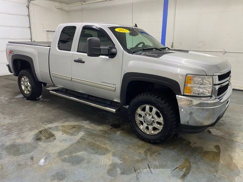 Used 2013 Chevrolet Silverado 2500 LT w/ Convenience Package image 2