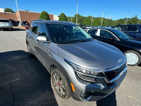 Certified 2023 Kia Seltos SX w/ SX Sunroof Package AWD/4WD image 5