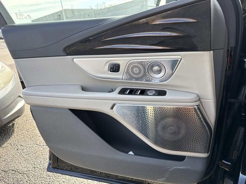 Used 2025 Lincoln Nautilus Reserve image 22