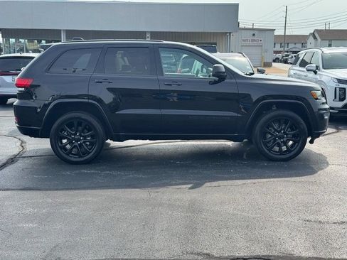 Used 2021 Jeep Grand Cherokee Laredo X AWD/4WD image 2
