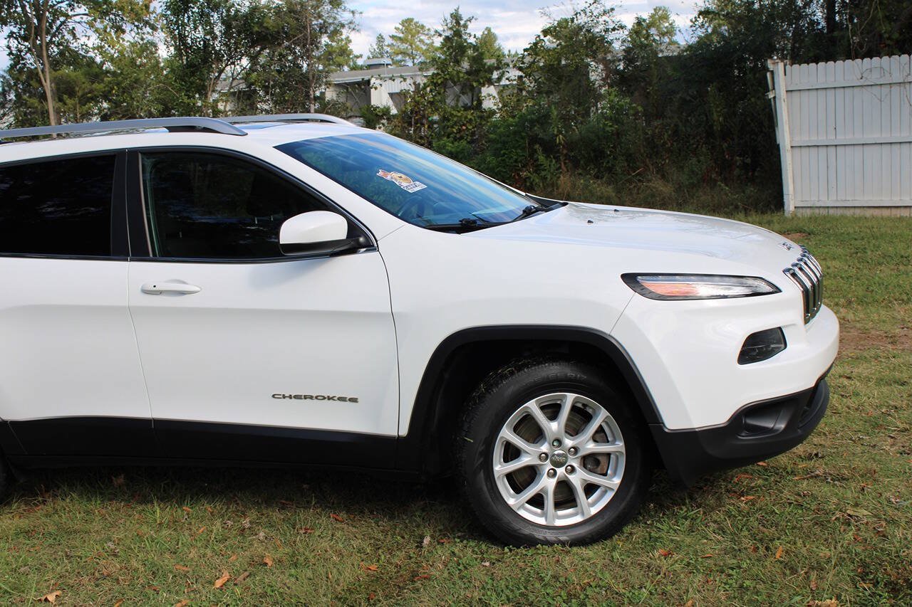 Used 2015 Jeep Cherokee Latitude w/ Comfort/Convenience Group AWD/4WD image 4