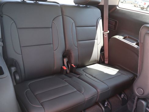 Used 2023 GMC Acadia SLT w/ Preferred Package AWD/4WD image 13