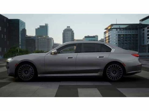 New 2026 BMW i7 xDrive60 w/ Executive Package RWD image 4