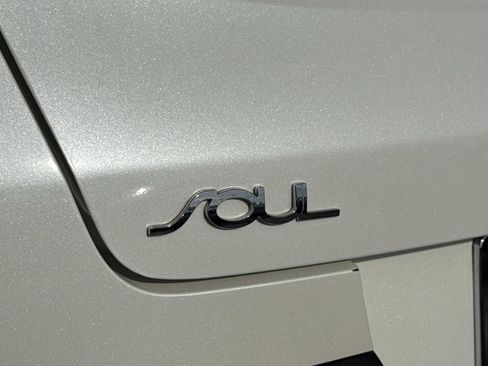 Used 2021 Kia Soul LX image 27