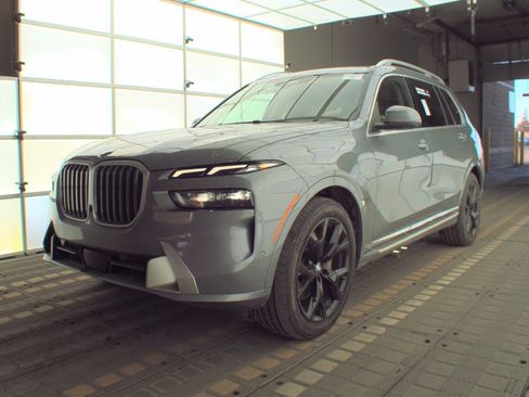 Used 2025 BMW X7 xDrive40i image 12