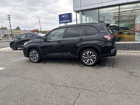 Used 2025 Subaru Forester Touring w/ Popular Package - Touring AWD/4WD image 11