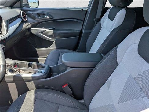 Used 2025 Chevrolet Trax RS w/ Sunroof Package FWD image 14