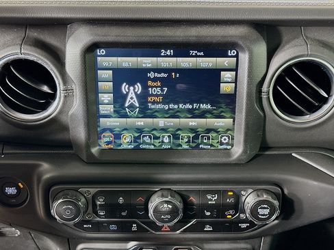 Used 2023 Jeep Wrangler Unlimited Sahara w/ Cold Weather Group AWD/4WD image 19