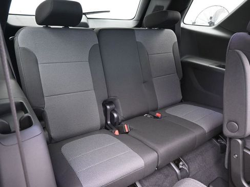 Used 2023 Chevrolet Traverse LT image 39