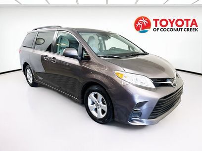 Used 2020 Toyota Sienna LE w/ LE Preferred Package