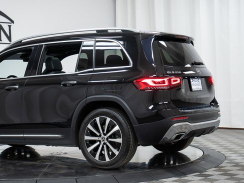 Used 2022 Mercedes-Benz GLB 250 250 4MATIC image 29