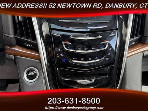 Used 2019 Cadillac Escalade ESV Luxury AWD/4WD image 22
