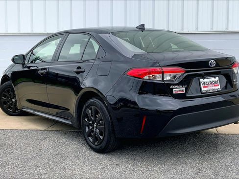 Used 2025 Toyota Corolla LE FWD image 15