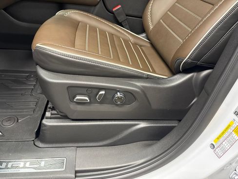 New 2026 GMC Yukon Denali Ultimate w/ LPO, Floor Liner Package AWD/4WD image 23