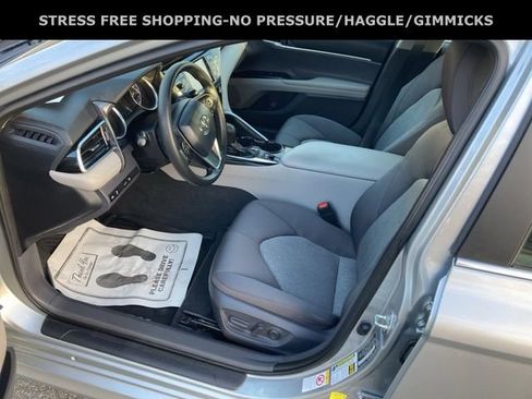 Used 2018 Toyota Camry LE image 16