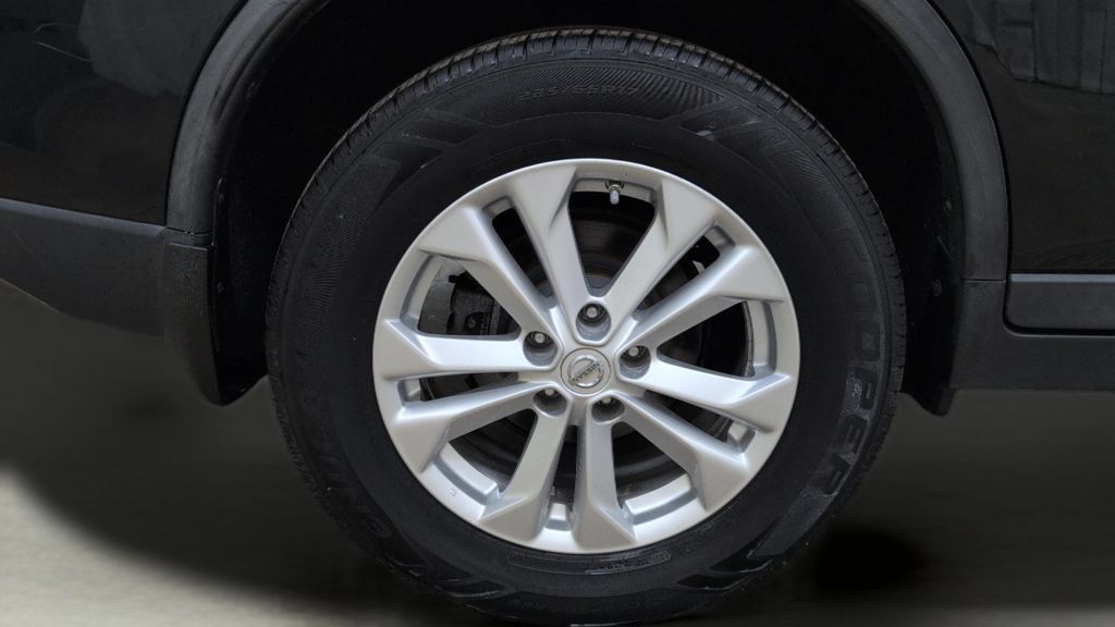 Used 2016 Nissan Rogue SV AWD/4WD image 25