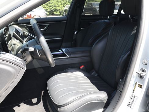 Used 2023 Mercedes-Benz S 500 4MATIC w/ AMG Line image 19