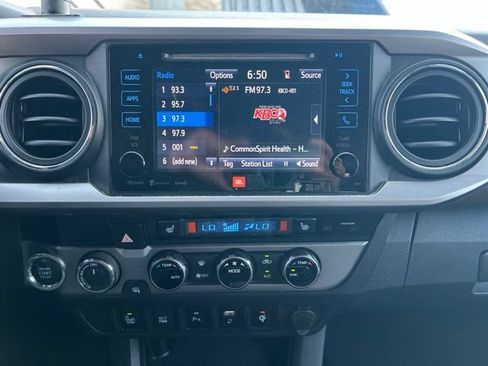 Used 2016 Toyota Tacoma Limited w/ Towing Package AWD/4WD image 17