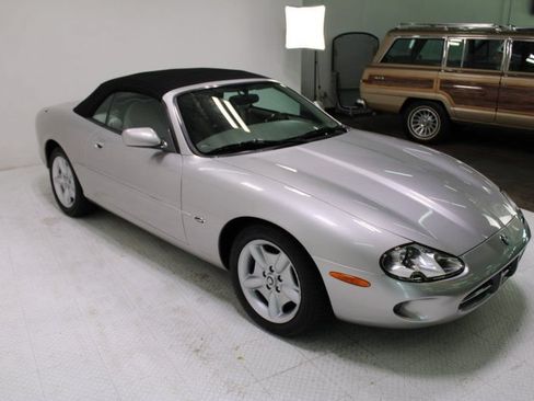 Used 1999 Jaguar XK8 Convertible RWD image 14