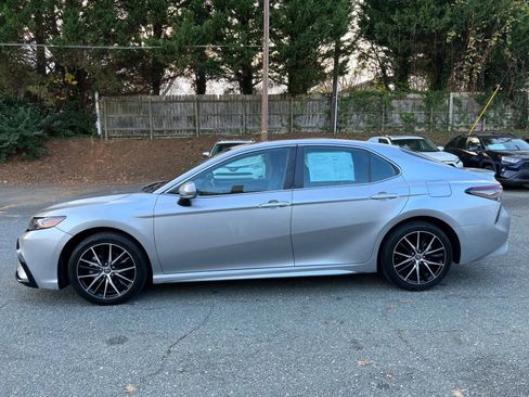 Used 2023 Toyota Camry SE image 7