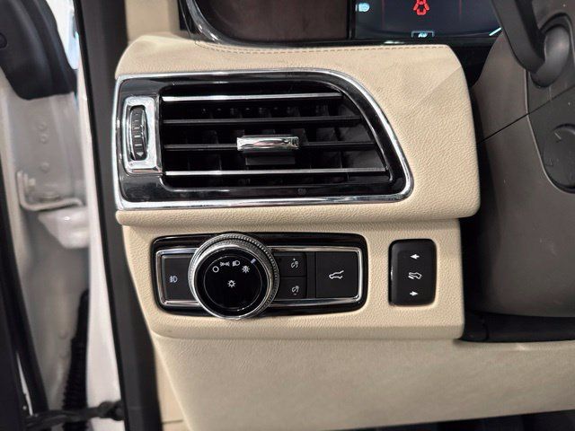 Used 2019 Lincoln Navigator Reserve w/ Cargo Package AWD/4WD image 25