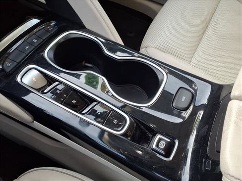 Used 2021 Buick Envision Essence w/ Technology Package I image 21