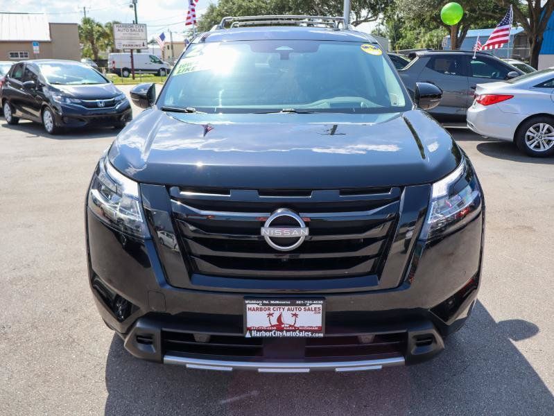 Used 2024 Nissan Pathfinder Platinum FWD image 9