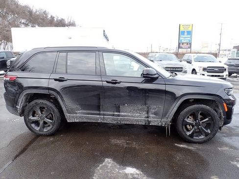 Used 2023 Jeep Grand Cherokee Altitude image 8