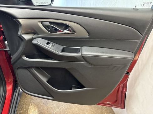 Used 2023 Chevrolet Traverse LT FWD image 29
