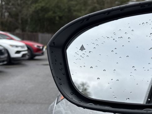 Used 2023 Nissan Rogue SV image 12