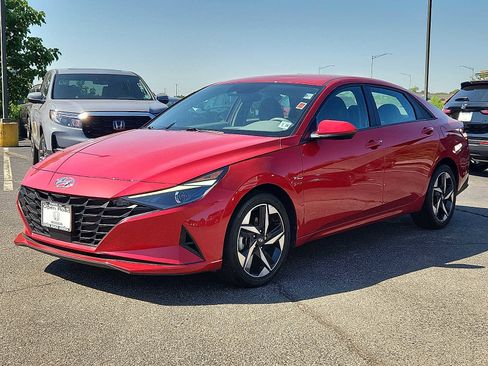 Used 2023 Hyundai Elantra SEL w/ Convenience Package FWD image 3