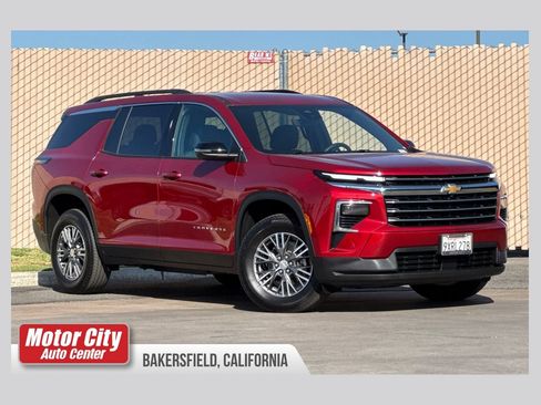 Certified 2026 Chevrolet Traverse LT w/ Driver Confidence Package FWD image 1