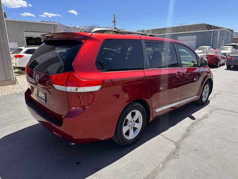 Used 2012 Toyota Sienna LE FWD image 3