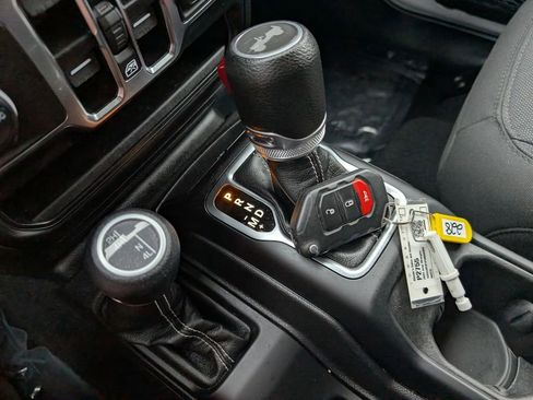 Used 2023 Jeep Wrangler Sahara image 29