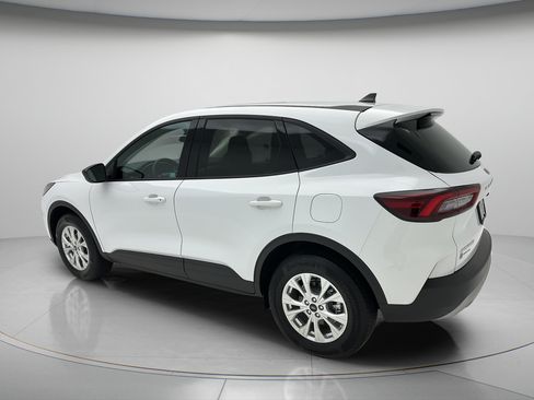 Used 2026 Ford Escape Active w/ Cold Weather Package AWD/4WD image 4