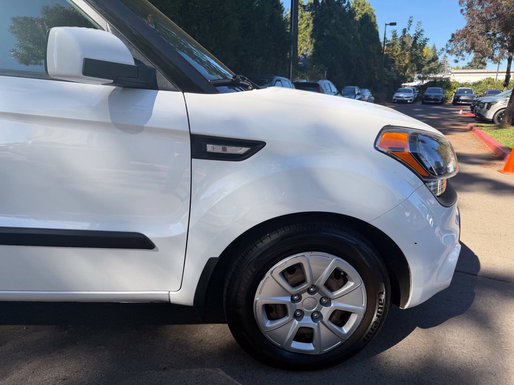 Used 2013 Kia Soul FWD image 3