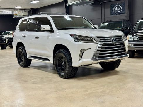 Used 2016 Lexus LX 570 4WD w/ Luxury Package image 2