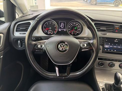 Used 2017 Volkswagen Golf SE image 21