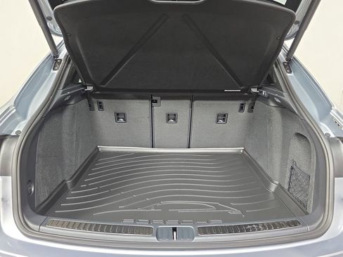 New 2026 Porsche Macan image 25