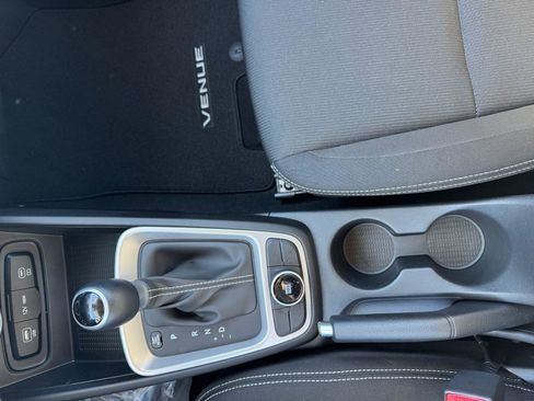 Certified 2025 Hyundai Venue SEL image 19