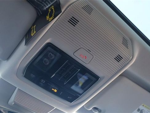 New 2025 Volkswagen Tiguan SE image 17